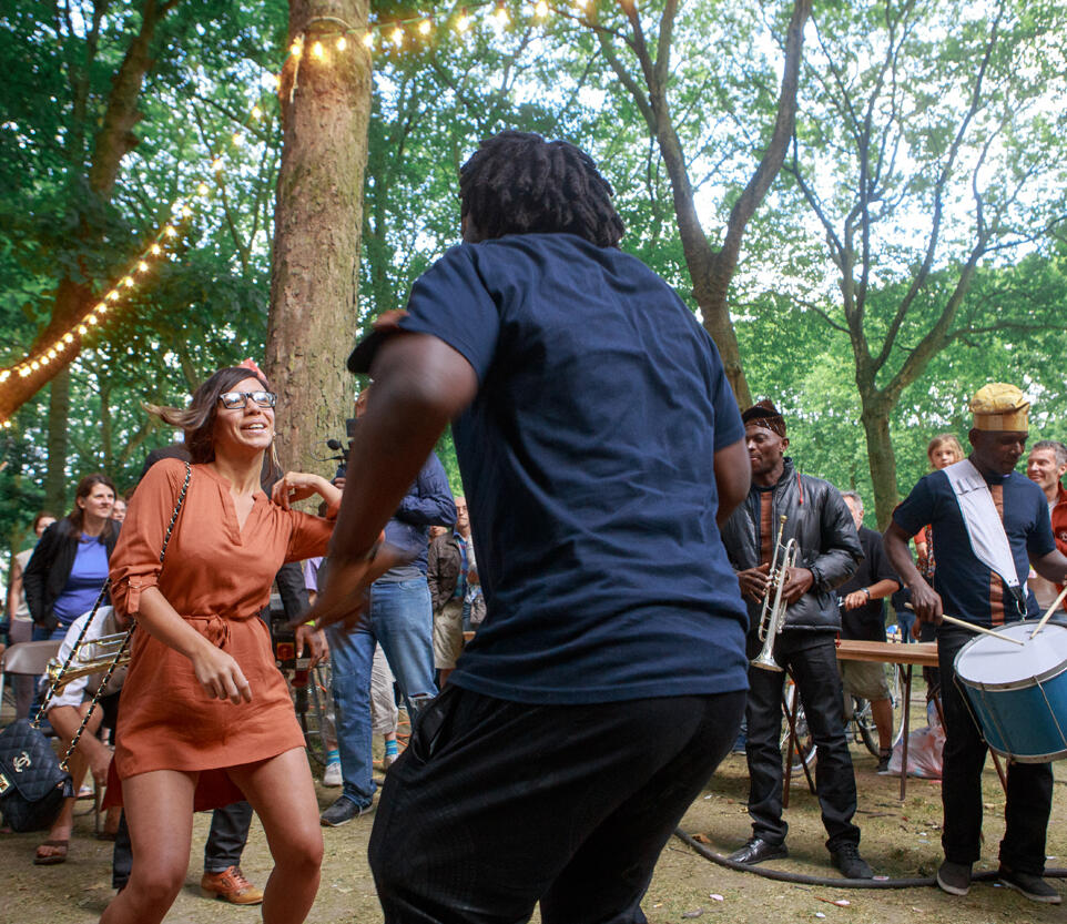 AGO Benin Brass Plazey4 Tom Blaton LR